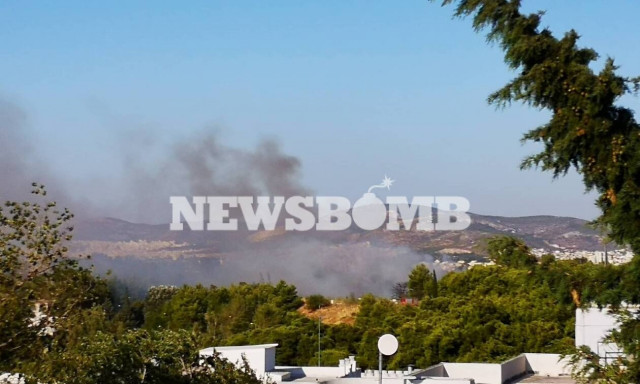 Υπό έλεγχο η φωτιά στην Λυκόβρυση (pics&vid)