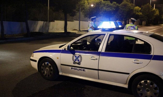 Κτηνωδία στην Κρήτη: Έδεσε τον σκύλο στο αμάξι και τον έσερνε – Σκληρές εικόνες (pics)