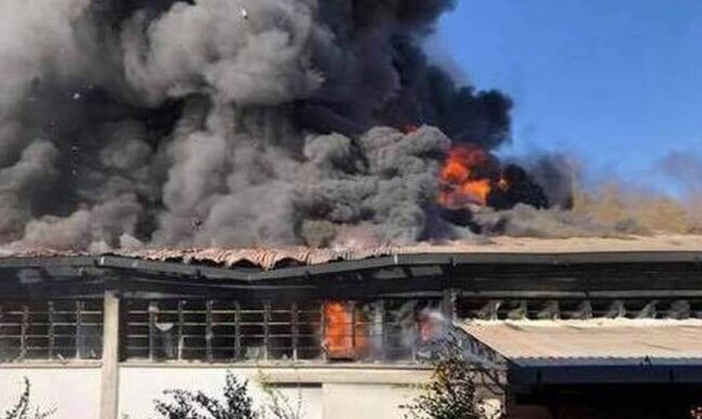 Τραγωδία στην Κύπρο: Εντοπίστηκε νεκρός σε φλεγόμενο εργοστάσιο στη Λευκωσία