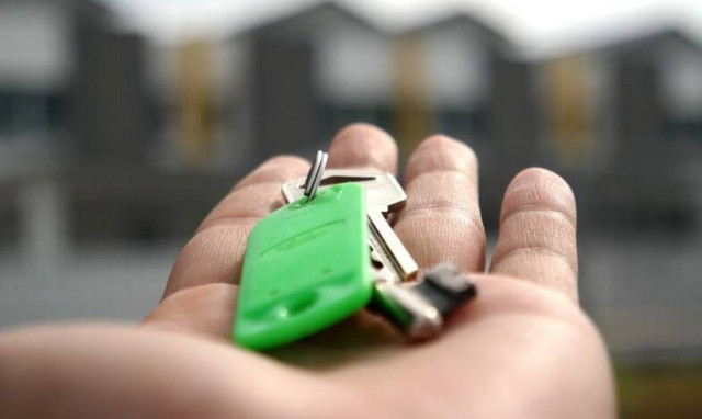 Το σπίτι των οργίων: Η ροζ αγγελία μεσίτη έγινε viral 