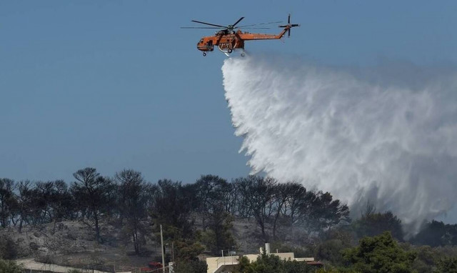 Φωτιά ΤΩΡΑ στην Αρτέμιδα