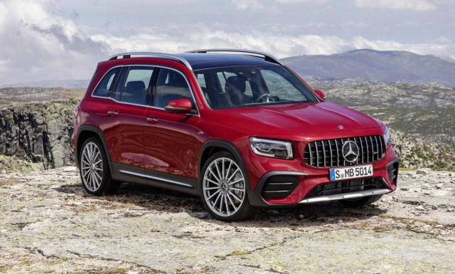 Η GLB 35 4MATIC είναι η πρώτη επταθέσια Mercedes-AMG