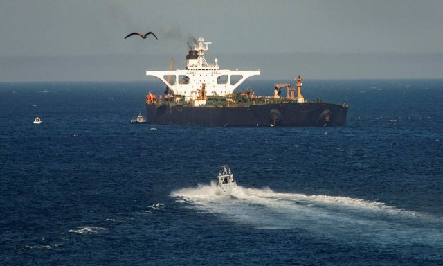 Νέο θρίλερ: Άλλαξε ξανά πορεία το ιρανικό τάνκερ Adrian Darya 1