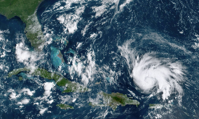 Ο κυκλώνας Ντόριαν απειλεί τις Η.Π.Α. - Ενισχύθηκε στην εξαιρετικά επικίνδυνη Κατηγορία 4