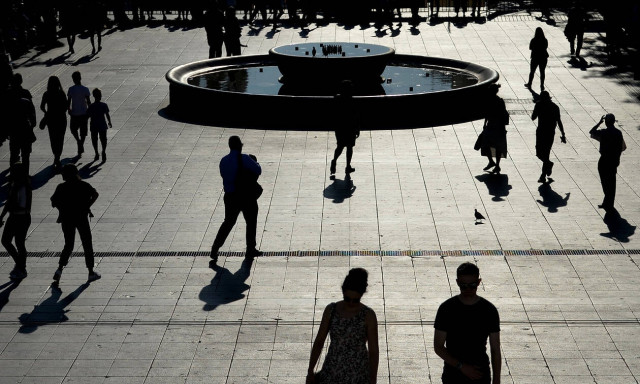 Σκηνές πανικού στο Σύνταγμα: «Έγδυσαν» τον αντιπρόεδρο της Βουλής