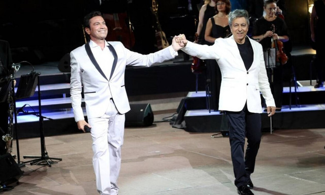 Mάγεψε το κοινό ο Μάριος Φραγκούλης σε μια sold out συναυλία με την Big Band Orchestra