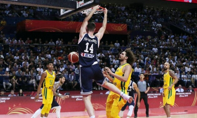 Μουντομπάσκετ 2019: Το απίστευτο κάρφωμα του Παπαγιάννη στο Ελλάδα - Βραζιλία
