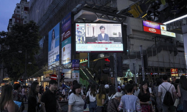 Χονγκ Κονγκ: Αποσύρεται το αμφιλεγόμενο νομοσχέδιο που πυροδότησε τις αιματηρές διαδηλώσεις