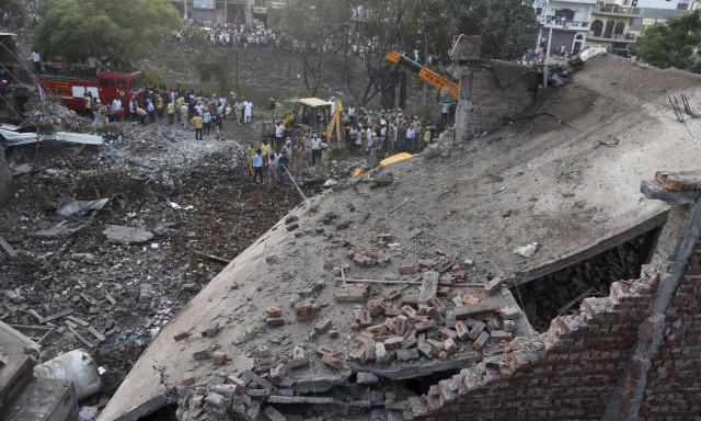 Τραγωδία στην Ινδία: 19 νεκροί σε πυρκαγιά σε βιοτεχνία βεγγαλικών (vid)
