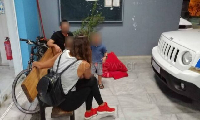 Χανιά: Στο αστυνομικό τμήμα διανυκτερεύει 4μελής οικογένεια - Tους απείλησαν με όπλο 