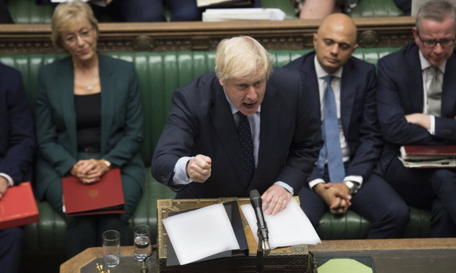 Διπλό «χαστούκι» για Μπόρις Τζόνσον: «Όχι» σε πρόωρες εκλογές - Προς αναβολή το Brexit