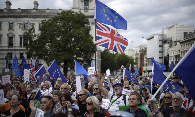 Brexit: Κρίσιμη η Δευτέρα – Ψηφίζουν ξανά για πρόωρες εκλογές