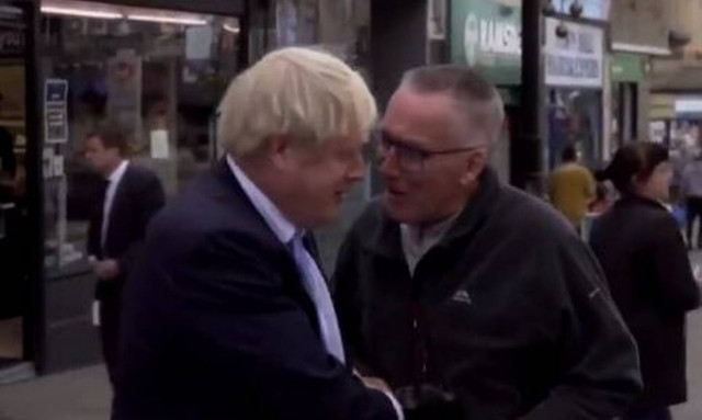 Brexit: Έξαλλοι με τον Μπόρις Τζόνσον στο Λιντς - «Φύγε από την πόλη μας»