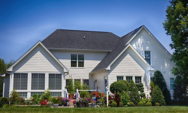 Πλάσμα βγαλμένο από θρίλερ έπεσε από τον ουρανό – Έτρεχαν να σωθούν (pics)