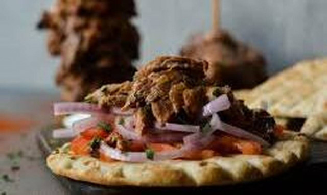 Πανεύκολη συνταγή για σπιτικό γύρο χοιρινό 