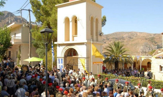 Αυτή είναι η «Τήνος της Κρήτης!» με τους χιλιάδες προσκυνητές! (vid)