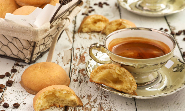 Γλυκά ψωμάκια με επικάλυψη καφέ