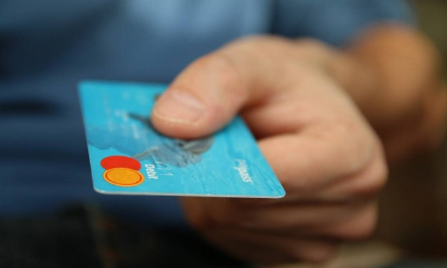 Προσοχή! Πληρώνεις με κάρτα; Δες τι αλλάζει σε λίγες μέρες