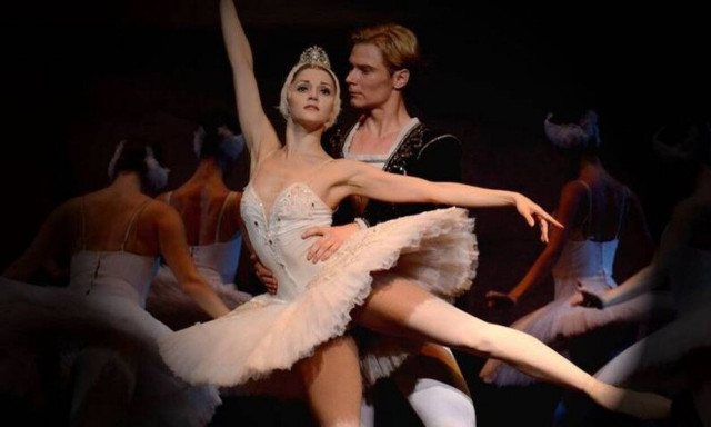 Το Δημοτικό Θέατρο Πειραιά παρουσιάζει τη «Λίμνη των Κύκνων»