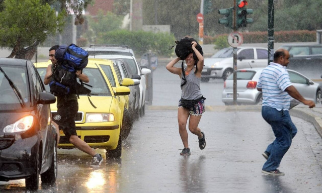 Καιρός: Φθινόπωρο από αύριο με καταιγίδες και ισχυρούς ανέμους – Πού θα εκδηλωθούν τα φαινόμενα