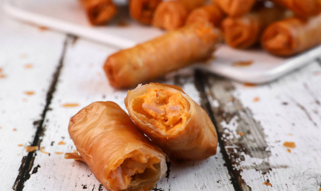 Η συνταγή της ημέρας: Μπουρεκάκια με ζαμπόν και τυρί