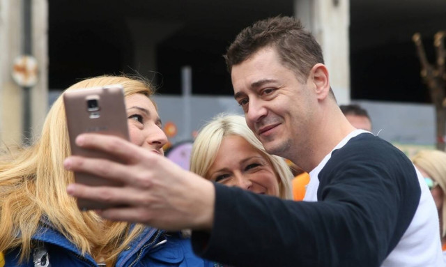 Πάθαμε πλάκα! Δείτε πώς ήταν ο Αντώνης Σρόιτερ στα 15 του χρόνια (pics)