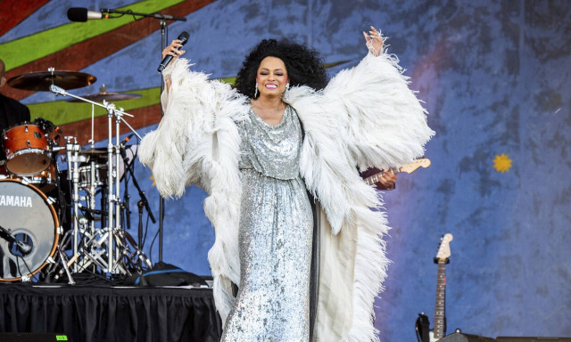 Περιπέτεια για την Νταϊάνα Ρος επί σκηνής – Άφωνοι οι θεατές