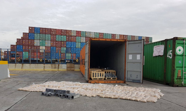 Πειραιάς: Κοντέινερ με μπανάνες έκρυβε μεγάλη ποσότητα κοκαΐνης 