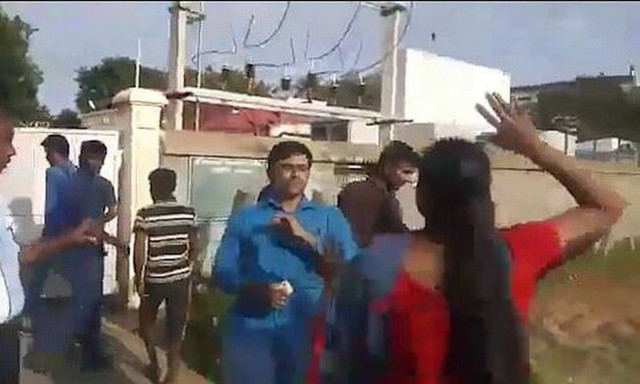 Δίγαμος προσπάθησε να παντρευτεί και τρίτη γυναίκα - Έφαγε το... ξύλο της χρονιάς!