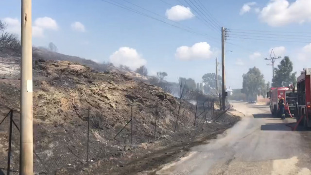 Φωτιά ΤΩΡΑ στο Λαγονήσι: Οι πρώτες φωτογραφίες από το σημείο