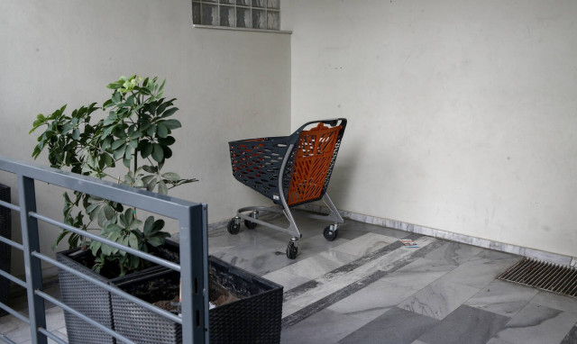 Νέα Ιωνία: Μετανιωμένη η 19χρονη που εγκατέλειψε το μωρό της σε πυλωτή - «Θέλω το παιδί μου πίσω»