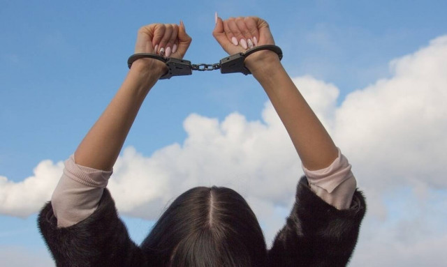 Έφηβη έκλεβε λεφτά από τους γονείς της – «Πάγωσαν» οι αστυνομικοί όταν ανακάλυψαν τον λόγο 