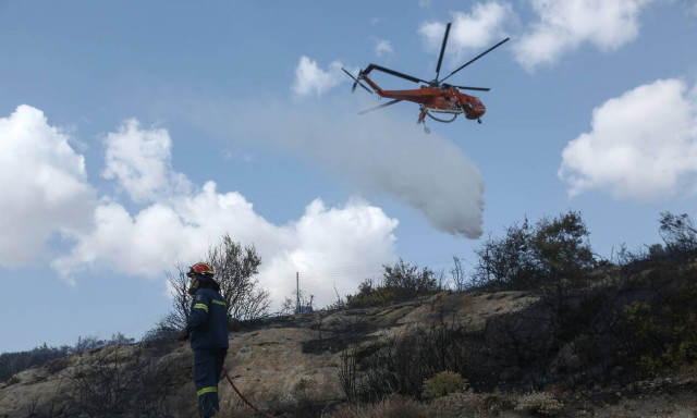 Φωτιά στο Λαύριο: Υπό έλεγχο η πυρκαγιά 