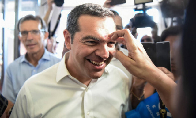 Αλέξης Τσίπρας: Γιατί του έβαλαν κόκκινη βούλα στο μέτωπο;