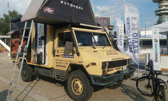 Ο γύρος του κόσμου σε επτά χρόνια - Το μοναδικό ταξίδι μιας... τρελής οικογένειας 