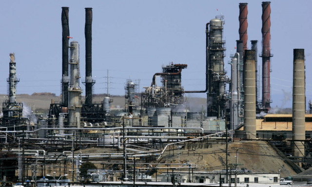 Απίστευτη άνοδος στην τιμή του πετρελαίου - Πτώση στη Wall Street