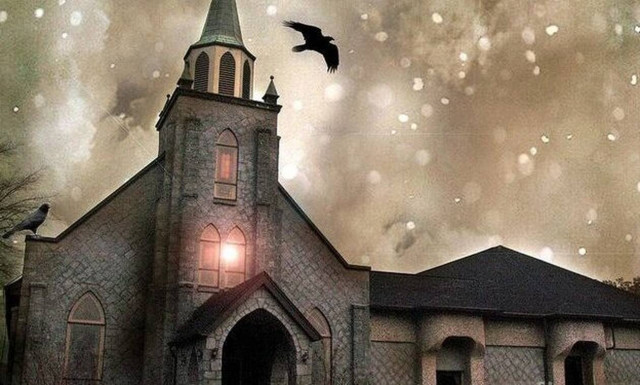 Ανατριχίλα! Φάντασμα καλόγριας έξω από εκκλησία - Αντέχετε να το δείτε; 