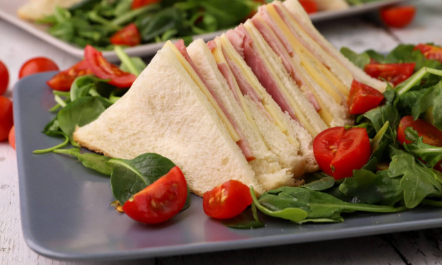 Φτιάξτε mini τοστάκια με αρωματικό βούτυρο!