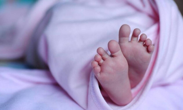 Μεγάλη έρευνα για εμπόριο βρεφών - Υποψίες για οργανωμένο κύκλωμα (vid)