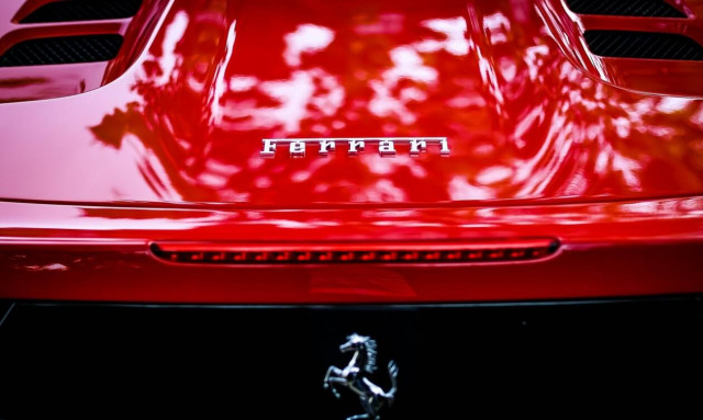 Προς πώληση το μοναδικό αγωνιστικό ταχύπλοο σκάφος με κινητήρα Ferrari (vid)