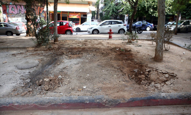 Athens municipality removes Rouvikonas kiosk from Exarchia Square