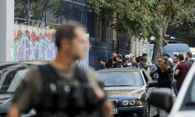 Πλατεία Βάθης: Περισσότερα από 130 άτομα στο Αλλοδαπών από την επιχείρηση της ΕΛ.ΑΣ. σε κτήριο