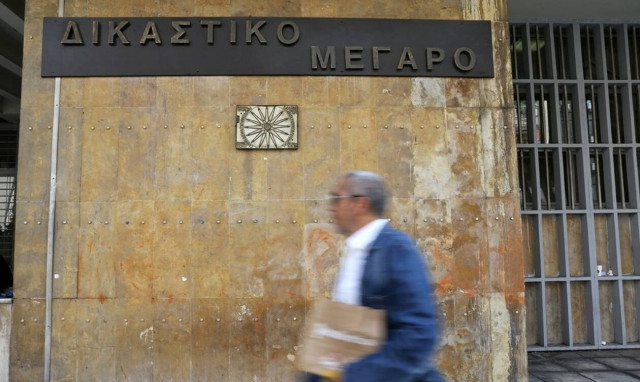 Τραγωδία στη Θεσσαλονίκη: Δικηγόρος πέθανε στην είσοδο του Δικαστικού Μεγάρου