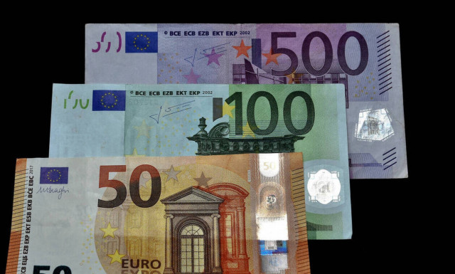 Μπαράζ πληρωμών τις επόμενες ημέρες: Ποιοι και πότε θα δουν χρήματα στους λογαριασμούς τους