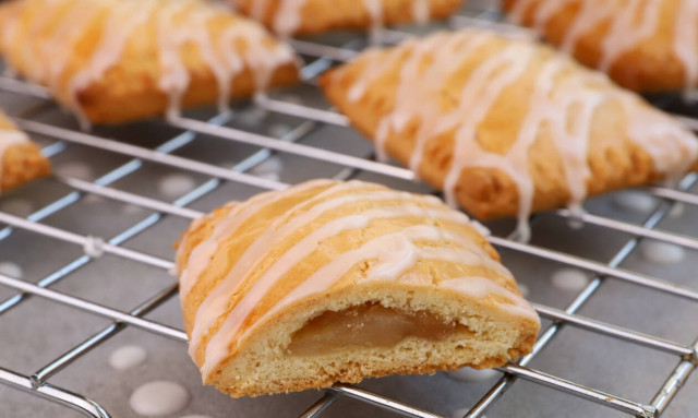 Η συνταγή της ημέρας: Ατομικά πιτάκια με αχλάδι