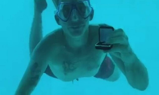 Της έκανε υποβρύχια πρόταση γάμου - Αυτό που συνέβη στην συνέχεια ΣΟΚΑΡΕΙ (pics)