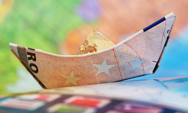 Αυξήσεις σε μισθούς και συντάξεις: Δείτε ποιοι και πόσα θα πάρουν τους επόμενους μήνες