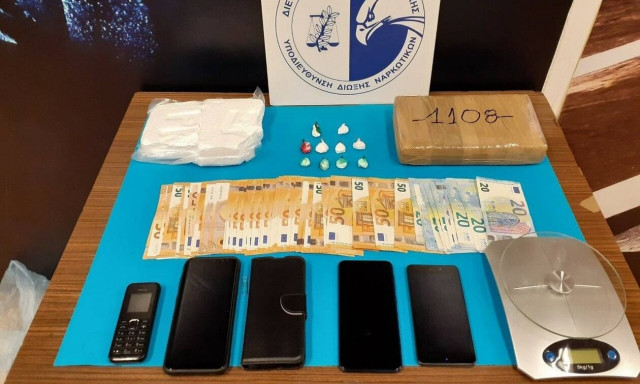 Κερατσίνι: Οι «ακτίνες Χ» έφεραν στο φως δυο κιλά κοκαΐνη - Τρεις συλλήψεις (pics)