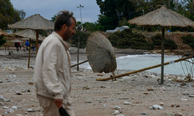 Καιρός - Έκτακτο δελτίο ΕΜΥ: Ποιες περιοχές θα σαρώσουν καταιγίδες και χαλάζι