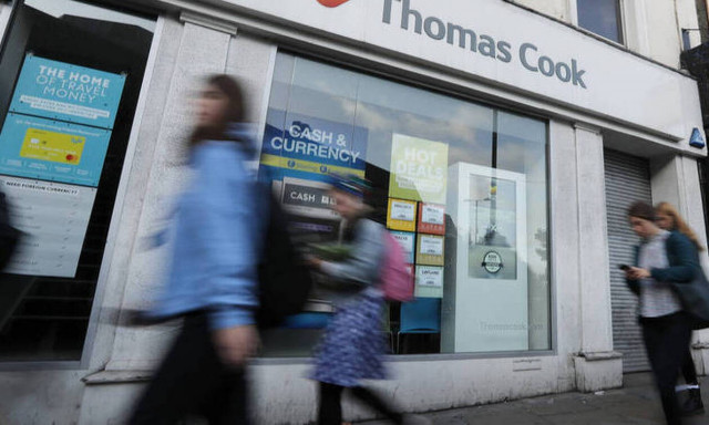 Η Thomas Cook κατέρρευσε: Ποιος θα πληρώσει τα ξενοδοχεία – Τι θα συμβεί στους τουρίστες;